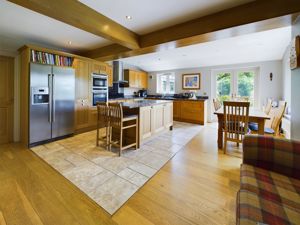 Kitchen/Breakfast room- click for photo gallery